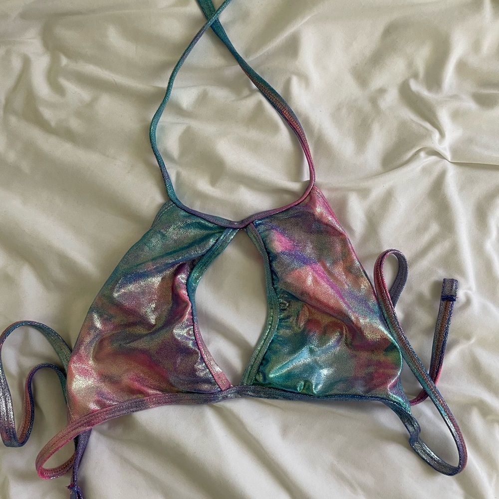 Iheartraves keyhole top